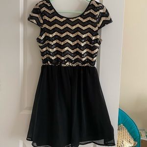 Rue 21 sequin mini dress gold and black